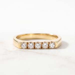 Bague de mariage empilable en or 10K 14K 18K de luxe avec diamant rond, bande horizontale et barre signet, bijoux fins pour femme - Product Image 1