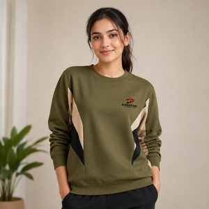 Construcción ligera de forro polar, ideal para usar en capas y conjuntos informales. Sudaderas para mujer versátiles y elegantes. - Product Image 4