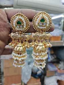 Pendientes Jhumka Kashmiri Chandbali de Diseño Étnico, Color Verde Dorado, Chapados en Oro de 24K, con Perlas, para Mujeres y Niñas - Product Image 4