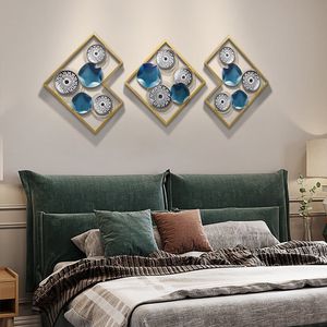 27.6 \ "moderno unico Set di decorazioni da parete in metallo con foglie di loto 3 pezzi con cornice quadrata in oro - Product Image 3