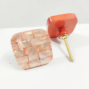 Vente en gros Bouton de porte de luxe en nacre forme carrée avec bords arrondis Design moderne pour intérieur armoires tiroirs armoire - Product Image 4