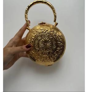 Bolso de Mano Elegante God Grace Craft, Redondo, Metálico, con Acabado Dorado, Grabado, Hecho a Mano, con Logotipo Personalizado, para Fiestas - Product Image 4