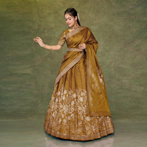 ชุดเลเฮนกาโชลีผ้าไหมบานาราสีแบบดั้งเดิมสุดหรู  ลายดอกไม้ปักดิ้นละเอียด  ผ้าไม่ยับ แห้งเร็ว กระโปรงทรงบานใหญ่  เหมาะสำหรับงานพรอม - Product Image 3