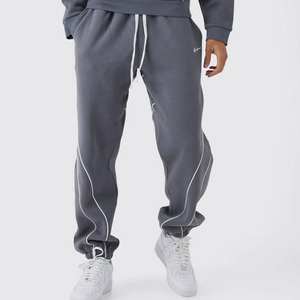 Conjunto de chándal de alta demanda: Sudadera con capucha y cremallera M Star de corte holgado y sobredimensionado, y pantalones de chándal tipo jogger con ribetes para hombre. - Product Image 3