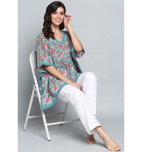 100% doux respirant coton attrayant Turquoise main bloc imprimé rose Floral court caftan avec pyjama blanc - Product Image 1