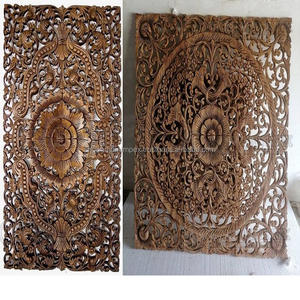 Cadres en bois sculptés en paon pour les mariages, plaque d'entrée en bois artisanale traditionnelle indienne - Product Image 1