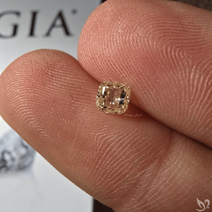 เพชรธรรมชาติทรงคุชชั่น รับรองโดย GIA น้ำหนัก 0.50 กะรัต ความสะอาด VS1 สีเหลือง สำหรับขายส่งเครื่องประดับ - Product Image 4