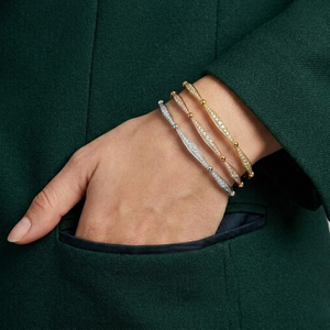 Bracelet manchette sculptural en or jaune 18 carats avec diamants, maillons ondulés effilés, chaîne pavée de diamants naturels, bijoux de luxe raffinés - Product Image 1