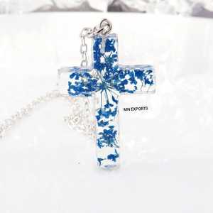 COLLAR DE RESINA CON CRUZ EN T MÁS VENDIDO DE MN EXPORTS - Product Image 5