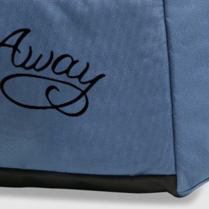 Sac de sport de luxe bleu et noir avec broderie 'Stay Away', fermeture éclair frontale, double poignée, unisexe, adulte, doublure en polyester - Product Image 2