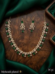 Colección Elegante de Alta Calidad, Juego de Collar y Aretes de Perlas Kundan Chapados en Oro, Joyería de Boda para Mujer, Diseño Clásico de Última Moda - Product Image 1