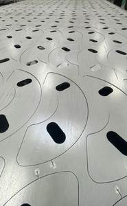 Composants de fabrication de tôles CNC de qualité supérieure, prix fabricant, offre de pièces CNC perforées et thermolaquées. - Product Image 3