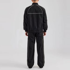 Ensemble de survêtement coupe-vent personnalisé avec logo, fabriqué en usine, demi-zip, pour homme, coupe oversize, en nylon - Product Image 2