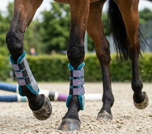 Bottes de brossage pour chevaux en néoprène et similicuir premium, doublure douce en fourrure, pailletées, avec sangles, légères et absorbant les chocs - Product Image 4