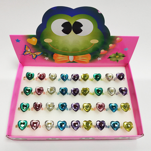 Anillos de Plástico Transparentes con Forma de Corazón para Niñas - Colores Surtidos de Alta Calidad - Product Image 4