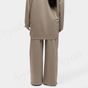 Conjunto Deportivo Modesto Personalizado con Cremallera para Mujer, Diseño con Bolsillos, Conjunto de Gimnasio Musulmán de Secado Rápido, Ropa Deportiva Musulmana para Mujer - Product Image 2