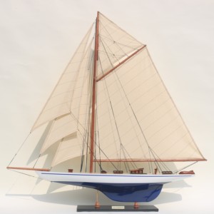 Maquette en bois artisanale DEFENDER YACHT, collection American Cup, pour décoration intérieure et cadeau d'affaires - Product Image 1