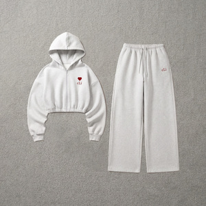 Ensemble Athleisure Personnalisé pour Femme : Survêtement Court à Capuche, Pantalon Palazzo Ample à Ourlet Élastique, Broderie DTG Cœur Appliqué - Product Image 3