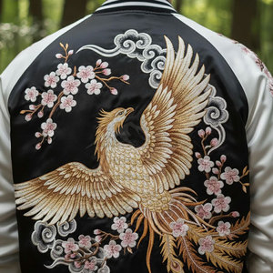 Chaqueta Sukajan Ligera y Elegante para Hombre con Bordado Detallado y Tela Satinada Suave, Atuendo Urbano Cómodo - Product Image 3