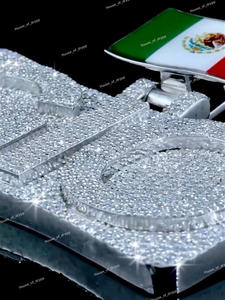 Pendentif personnalisé Iced Out en argent 925 plaqué rhodium avec moissanite et motif drapeau – Bijou de luxe audacieux - Product Image 5