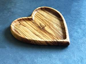 Assiette de service en bois d'olivier en forme de cœur, faite à la main, durable, pour toutes les occasions - Style minimaliste - Product Image 4