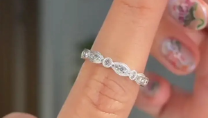 Bague de fiançailles en argent 925 avec moissanite taille radiant et alliance vintage taille ronde plaquée or blanc pour femme. - Product Image 6
