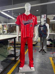 Uniforme de Béisbol Personalizado para Hombre con Rayas Rojas, Conjunto de Camiseta y Pantalones de Manga Corta con Botones, 100% Poliéster, para Todas las Temporadas - Product Image 1