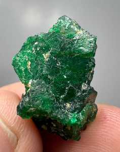 Cristal de Esmeralda Verde de Alta Calidad, Clúster Natural de Swat, Pakistán, Espécimen Mineral para Coleccionistas - Product Image 4