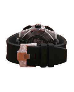 Reloj de cuarzo para hombre con forma de diamante en oro blanco, correa de caucho y esfera negra romana, disponible a un precio asequible. - Product Image 4