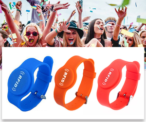 Waterdichte op maat gemaakte logo polsband <span class=keywords><strong>13.56Mhz</strong></span> <span class=keywords><strong>RFID</strong></span> NFC festival evenement toegangscontrole siliconen smart bracelet mini <span class=keywords><strong>tag</strong></span> - Product Image 4