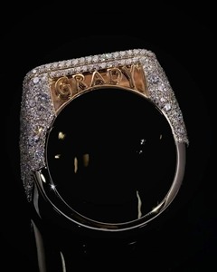 แหวนแชมป์เปี้ยนชิพแบบ Iced Out สำหรับผู้ชาย ประดับเพชร VVS มอยส์ซาไนต์ แหวนฮิปฮอปแบบมีตัวอักษร สั่งทำได้ หรูหรา ประดับเพชรระยิบระยับ ของขวัญสุดพิเศษ - Product Image 5
