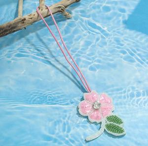 Porte-clés en strass vintage faits à la main, couleur blanche méduse, avec breloques de poignet multicolores en lettres initiales de l'alphabet, pour fêtes - Product Image 6