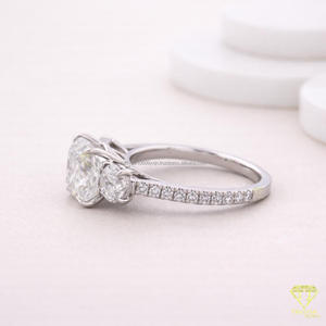 Bague de fiançailles Trisha Jewels ER0055 vintage à trois pierres de laboratoire taille ovale, en argent sterling 925 sertie à griffes, luxe, pour mariée, haute joaillerie - Product Image 2