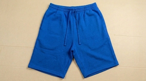 Shorts unis de couleur rouge à taille élastique, coupe régulière unisexe, à porter en toutes saisons - Product Image 6