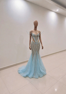 Vestido de Novia Rosa Largo hasta el Suelo con Cuentas, Escote en V, Manga Larga, Espalda de Encaje, Cintura de Princesa, Estilo Sirena/Trompeta con Cristales para Noche - Product Image 1