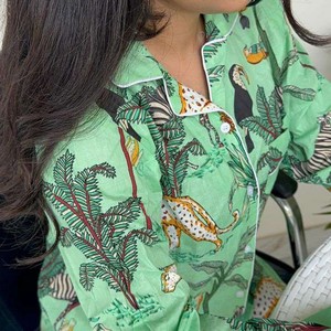 Bata Larga de Manga Larga con Estampado Animal Verde para Mujer, Cuello Camisero, de Algodón y Fibra de Bambú, Ropa de Estar por Casa, Ropa de Dormir de Verano - Product Image 4