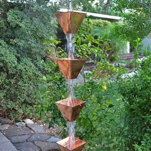 Chaîne de pluie en fer forgé artisanale, résistante aux intempéries, guide d'eau de pluie décoratif pour toiture et accent de jardin - Product Image 1