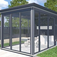 Pergola extérieure en aluminium avec structure thermolaquée blanche et couverture à lames orientables imperméable pour terrasse, patio et espace extérieur