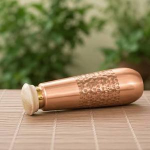 Bouteille d'eau artisanale en cuivre ayurvédique, bouteille d'hydratation traditionnelle pour le bien-être, pour une vie saine, la maison, le bureau et le sport - Product Image 3