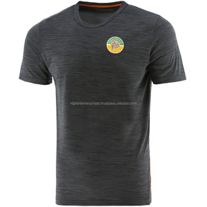 เสื้อฟุตบอลหญิงคุณภาพสูงแบบกำหนดเอง โพลีเอสเตอร์ 100% คุณภาพดีที่สุด ชุดฟุตบอลกีฬาแบบไอริช ลายเรียบ โลโก้ด้านหน้า ชุด OEM - Product Image 1