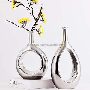 Florero decorativo de aluminio fundido dorado-Florero de metal para decoración del hogar con acabado elegante a precio mayorista - Product Image 5