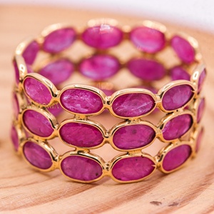 Anillo de Eternidad con Tres Filas de Rubíes Naturales Ovalados en Oro Amarillo Sólido de 18K, Joyería Fina, Memoria Jewels, Venta al Por Mayor - Product Image 3