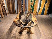 Table à manger en résine époxy transparente écologique faite à la main TIMELESS CRAFT, bord naturel, couleur personnalisée, peinte à la main, taille sur mesure, pour les fêtes