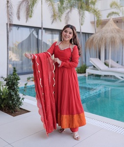 Conjunto de Salwar Kameez Étnico Indio con Dupatta para Cada Ocasión, para Mujer, Corte Regular Elegante, a Bajo Precio y Buena Calidad - Product Image 1