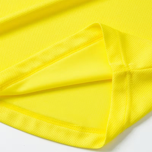 Camiseta sin mangas de poliéster de secado rápido color amarillo para entrenamiento deportivo masculino, chaleco deportivo de algodón personalizado para gimnasio y fitness. - Product Image 6