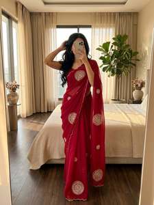 Sari Rangoli Crush con borde Cutdana Khatli hecho a mano, adornos pesados de Cutdana, Moti y espejos auténticos, 2 Butta grandes en Pallu, con blusa. - Product Image 5