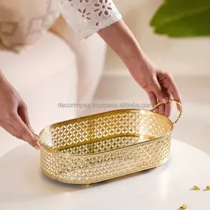 Superbes plateaux métalliques décoratifs sur mesure adaptés à la vaisselle décorative pour la maison et aux options de cadeaux de mariage - Product Image 3