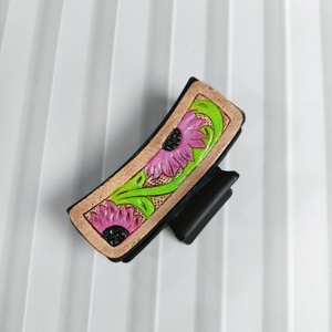 Pinza de Pelo Elegante de Cuero Genuino y Plástico de Alta Calidad, Diseño de Flor Rosa y Hoja Verde, Logotipo Personalizado, Moda para Fiestas - Product Image 1