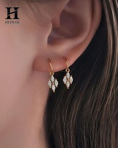 Pendientes de Oro de 14K con Diamantes en Forma de Marquesa, Fabricante de Joyería Fina de Lujo - Product Image 2
