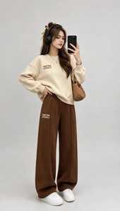 Ensemble de survêtement décontracté pour femme Oneten, sweat-shirt beige à col rond, pantalon large marron, tenue d'automne avec imprimé lettres - Product Image 1